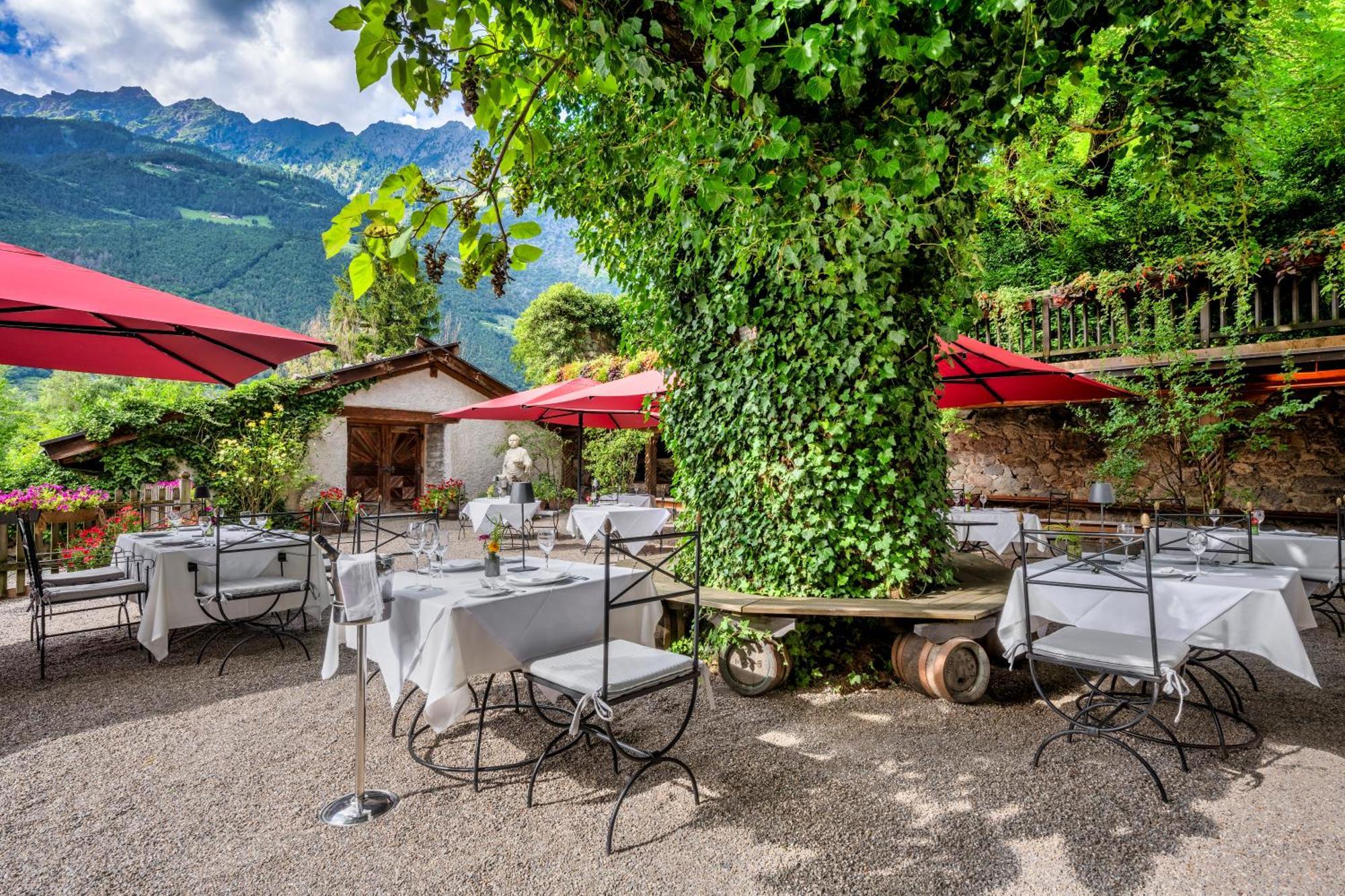 Schlosswirt Forst Lagundo Exterior photo